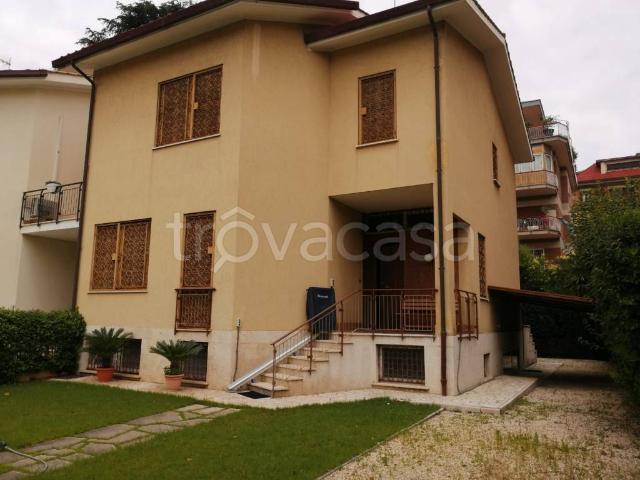 Villa bifamiliare in vendita a Roma via Vincenzo Padula, Talenti Monte Sacro
