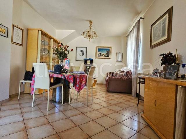 Villa bifamiliare in vendita a Roma viale di Castel Porziano, Infernetto