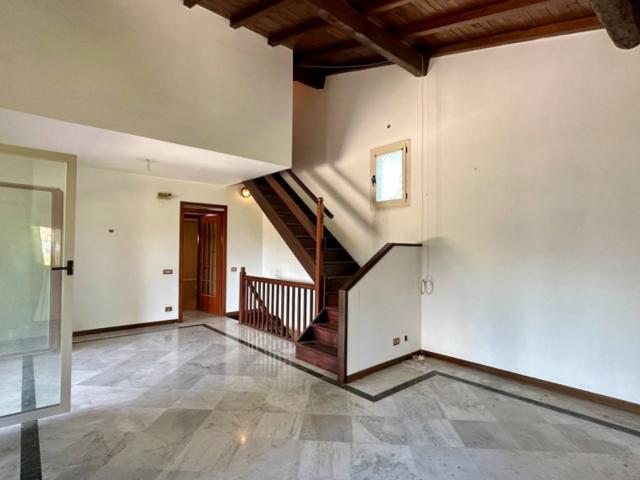 Villa bifamiliare in vendita a Roma, Ardeatino
