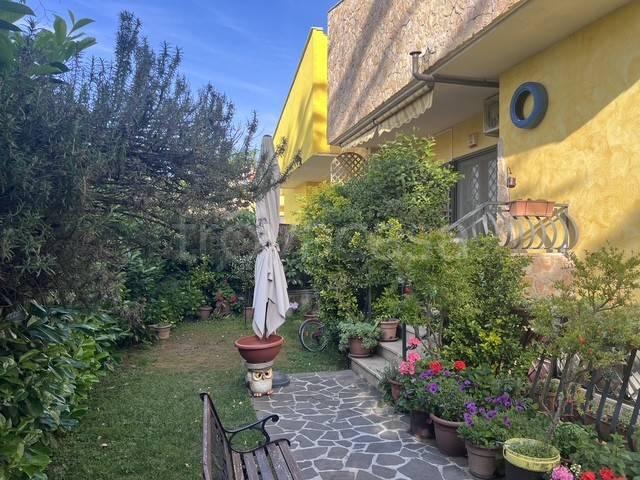 Villa bifamiliare in vendita a Roma, Borghesiana