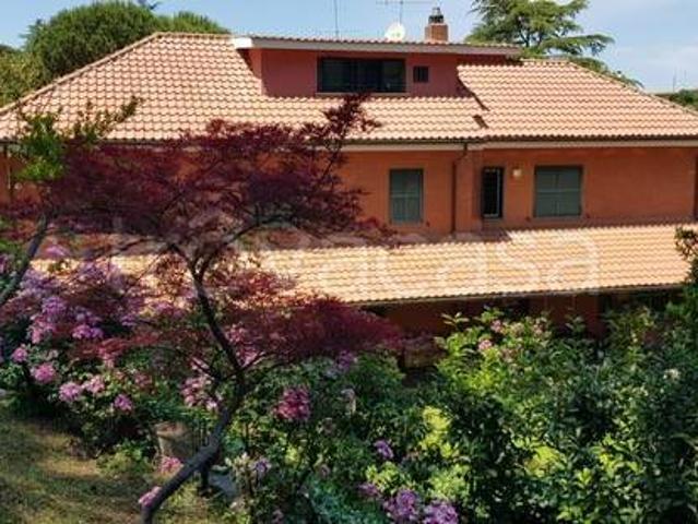 Villa bifamiliare in vendita a Roma, Casal Lumbroso