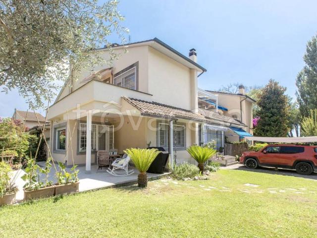 Villa bifamiliare in vendita a Roma, Casal Palocco