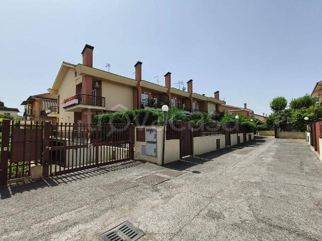 Villa bifamiliare in vendita a Roma, Morena