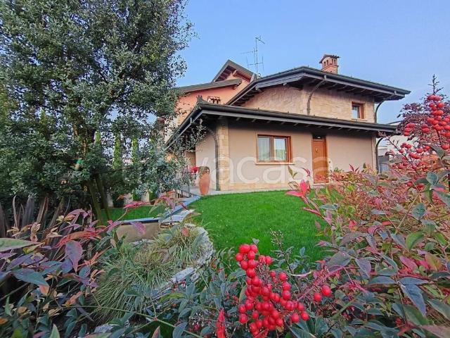 Villa bifamiliare in vendita a Romano di Lombardia via Trentino Alto Adige