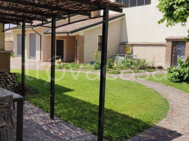 Villa bifamiliare in vendita a Roncadello, Casalmaggiore