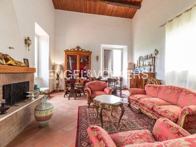 Villa bifamiliare in vendita a Ronciglione