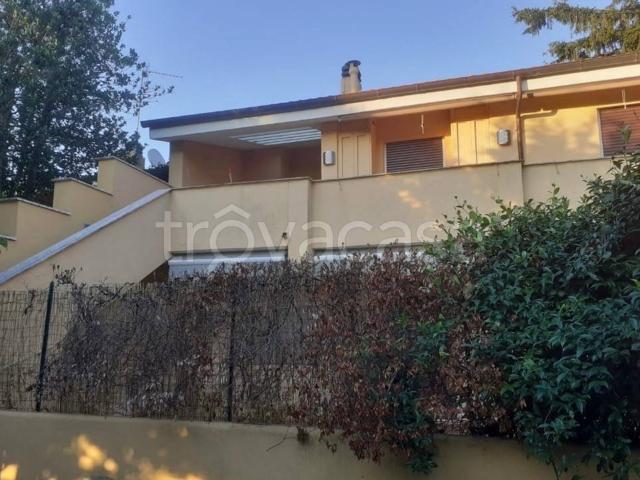 Villa bifamiliare in vendita a Ronciglione, Punta Del Lago