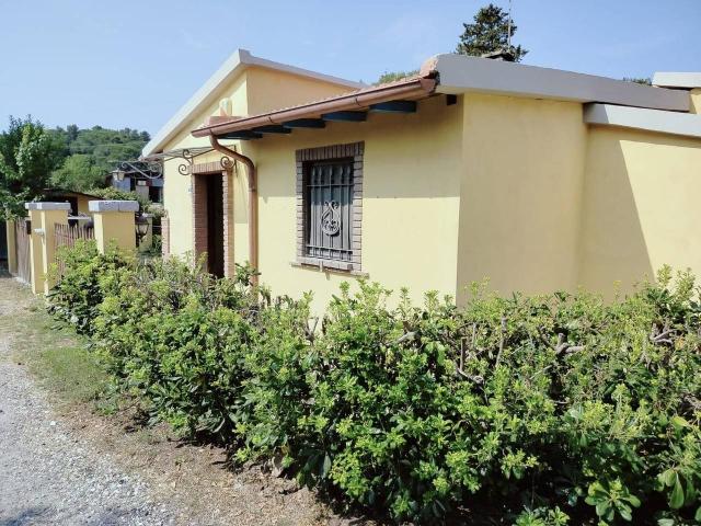 Villa bifamiliare in vendita a Rosignano Marittimo