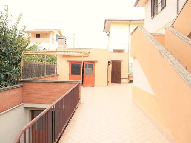 Villa bifamiliare in vendita a Rosignano Marittimo