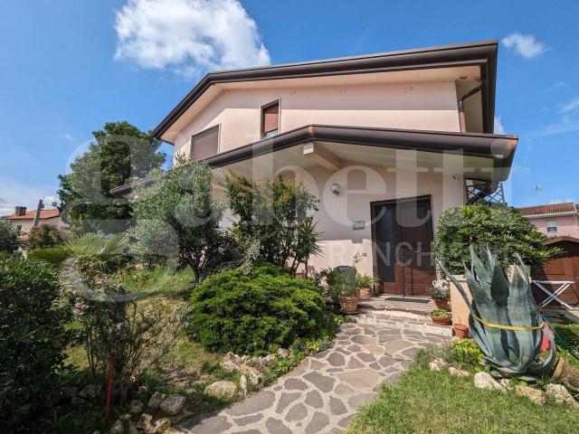 Villa bifamiliare in vendita a Rosolina