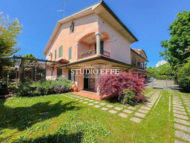 Villa bifamiliare in vendita a Ravenna