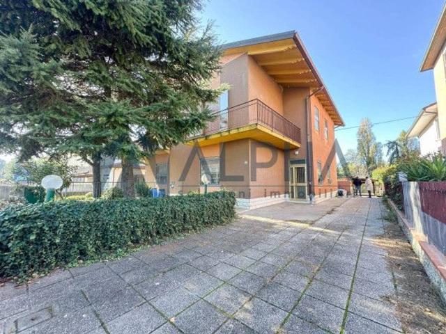Villa bifamiliare in vendita a Ravenna