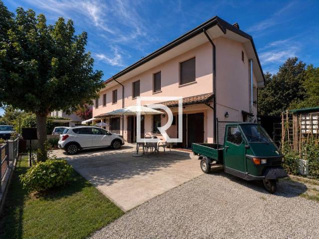 Villa bifamiliare in vendita a Ravenna, San Zaccaria