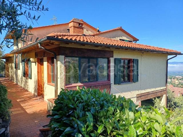 Villa bifamiliare in vendita a Reggello via Fano