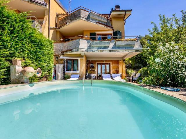 Villa bifamiliare in vendita a Reggello via Poggio ai Giubbiani
