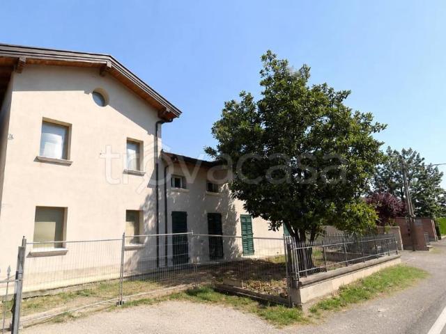 Villa bifamiliare in vendita a Reggio nell'Emilia, Sesso