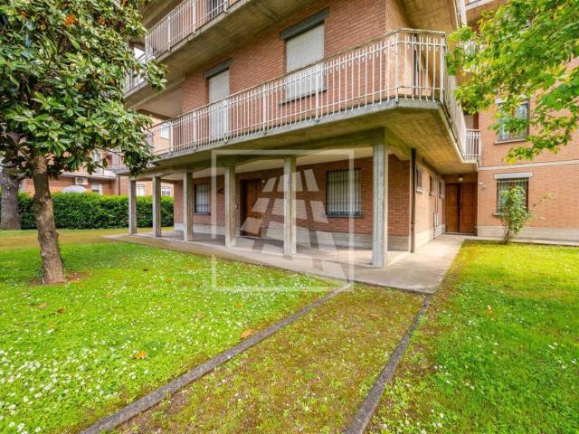 Villa bifamiliare in vendita a Reggio nell'Emilia via Gorizia, 48, Orologio