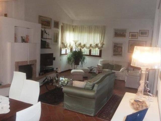 Villa bifamiliare in vendita a Reggio Emilia
