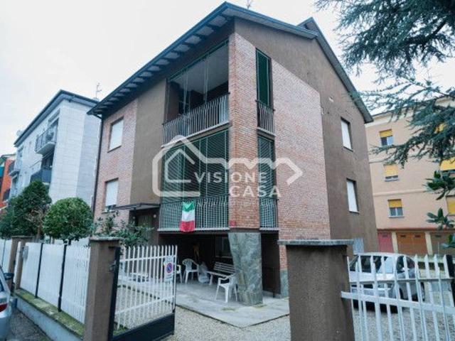 Villa bifamiliare in vendita a Reggio Emilia
