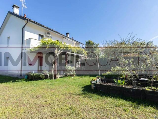 Villa bifamiliare in vendita a Rescaldina via Monte Ceneri, 5