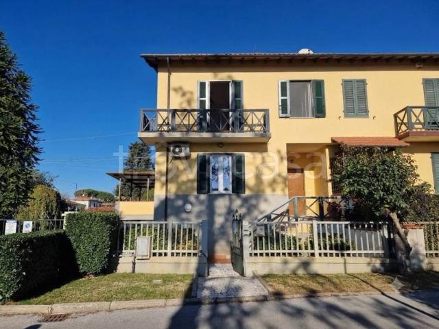Villa bifamiliare in vendita a Rescaldina via Roma, 11