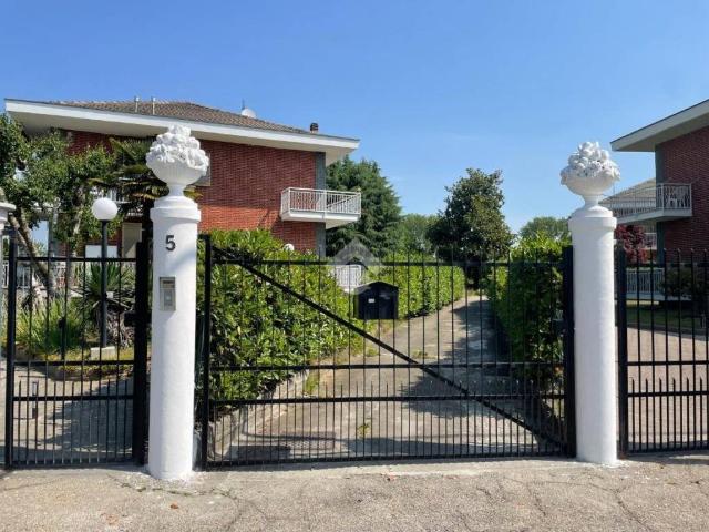Villa bifamiliare in vendita a Rivalta di Torino via Asti, 5