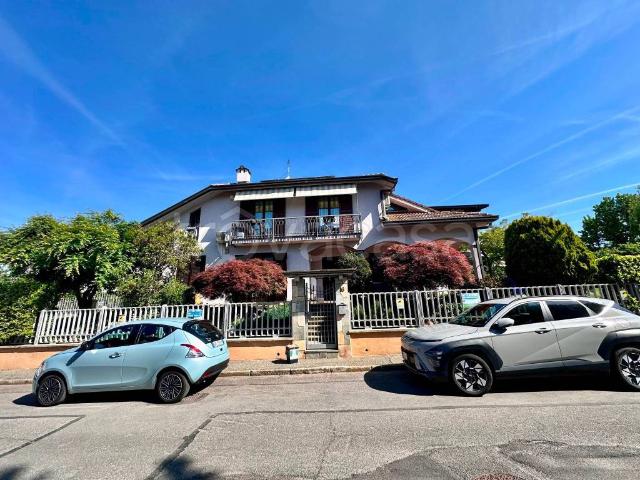 Villa bifamiliare in vendita a Rivalta di Torino via Bussoleno, 16