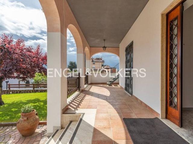 Villa bifamiliare in vendita a Riano