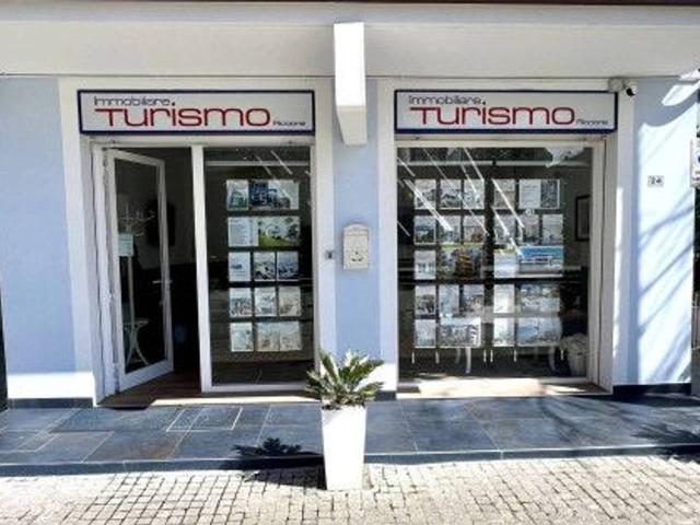 Villa bifamiliare in vendita a Riccione