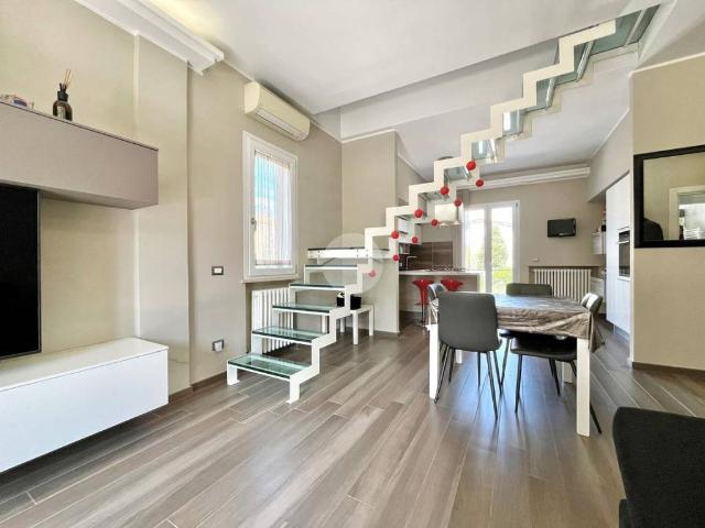 Villa bifamiliare in vendita a Rimini via del Tulipano, Lagomaggio