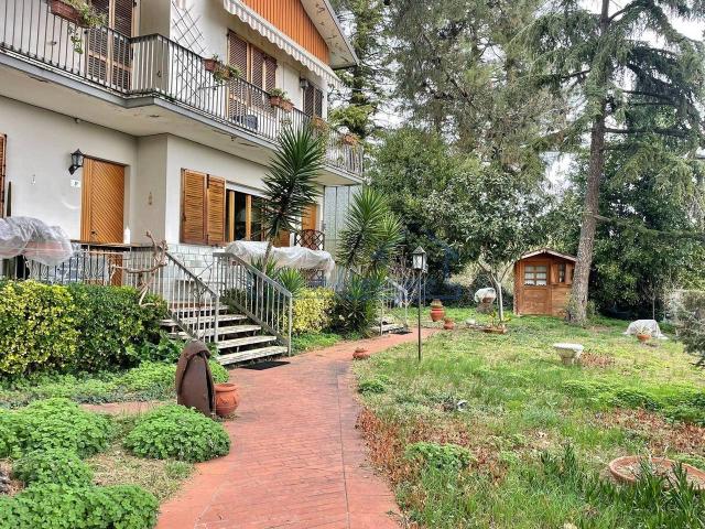 Villa bifamiliare in vendita a Rimini