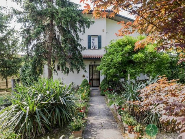 Villa bifamiliare in vendita a Russi via Achille Grandi, 12