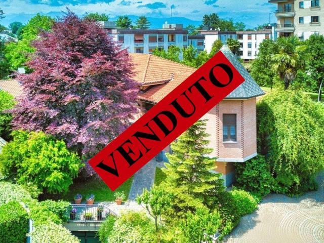 Villa bifamiliare in vendita a Torino