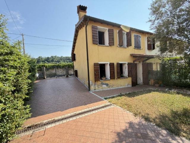 Villa bifamiliare in vendita a Torreglia via della Commenda
