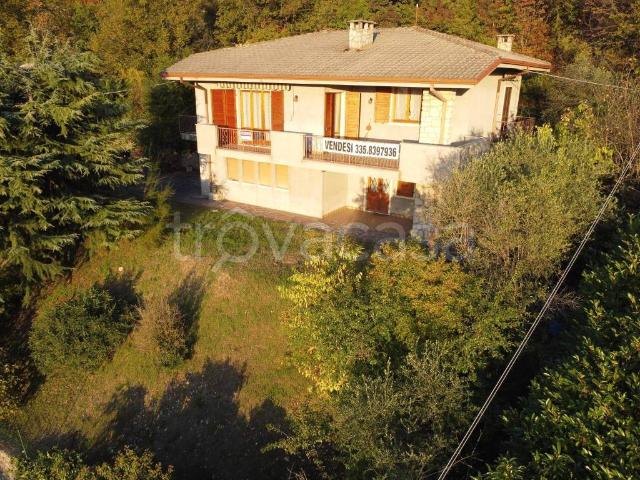 Villa bifamiliare in vendita a Torri del Benaco via Oliveti