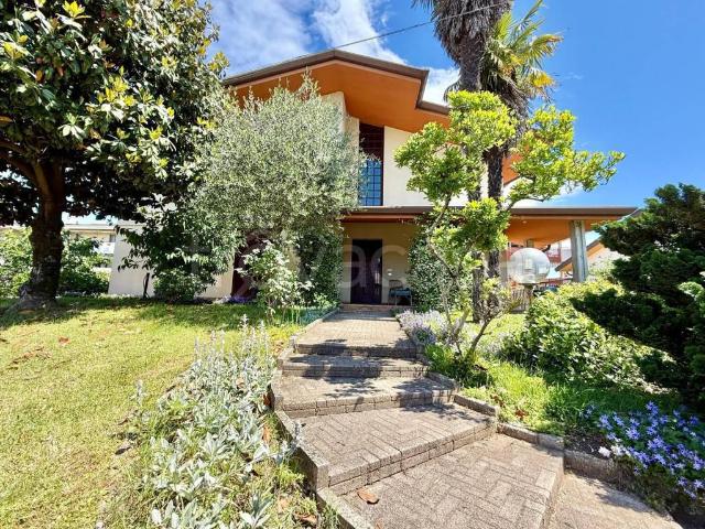 Villa bifamiliare in vendita a Tavagnacco, Feletto Umberto