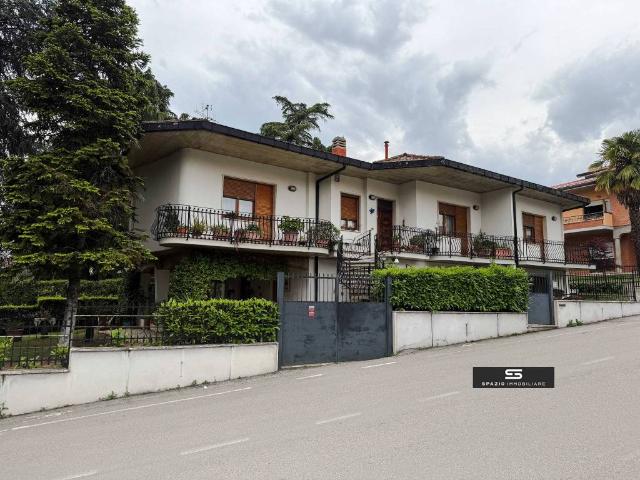 Villa bifamiliare in vendita a Teramo via Benedetto Croce, 12