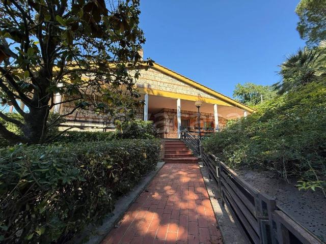 Villa bifamiliare in vendita a Terni, Cardeto Battisti