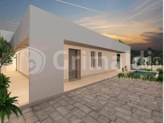 Villa bifamiliare in vendita a Trani