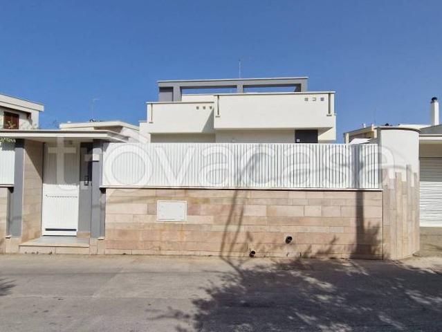 Villa bifamiliare in vendita a Trani via Monte d'Alba