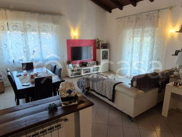 Villa bifamiliare in vendita a Trecate via Plinio, 18