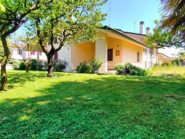 Villa bifamiliare in vendita a Trebaseleghe
