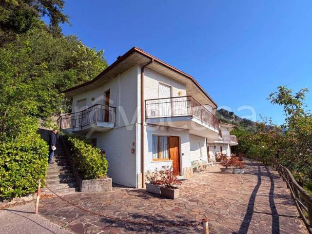 Villa bifamiliare in vendita a Tremosine sul Garda via Secrel, 1