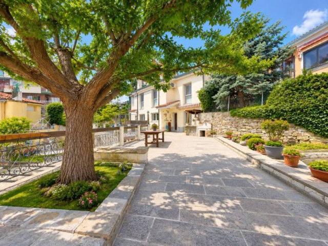 Villa bifamiliare in vendita a Trieste