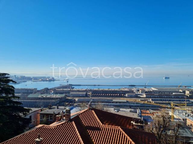 Villa bifamiliare in vendita a Trieste via Commerciale, Scorcola