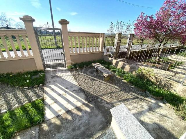 Villa bifamiliare in vendita a Trino via Monte San Michele, 8