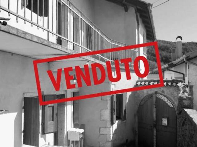Villa bifamiliare in vendita a Triviat, Clauzetto