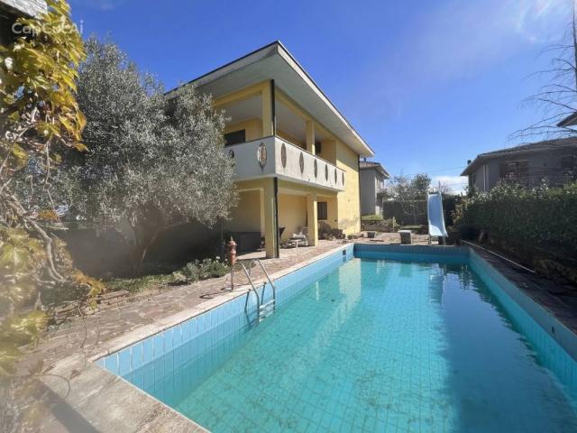 Villa bifamiliare in vendita a Voghera via Carlo Forlanini, 5