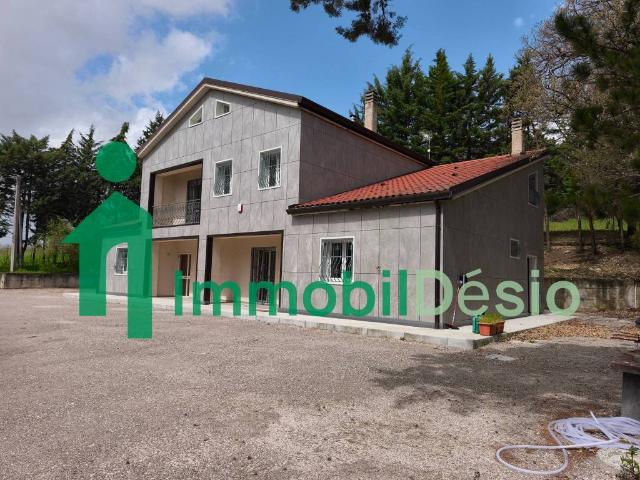 Villa bifamiliare in vendita a Vaglio Basilicata