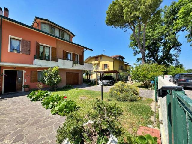 Villa bifamiliare in vendita a Vallefoglia via Belvedere, 1